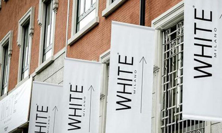 L'insegna di White Show